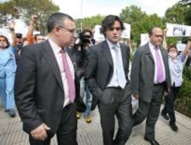 Trabajadores y sindicatos se manifiestan contra Güemes con mordazas