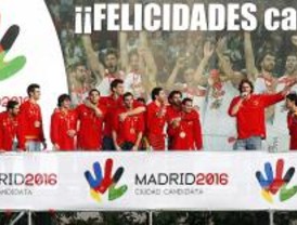 Miles de personas aclaman a los campeones en Cibeles