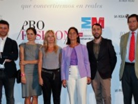 La Consejera de Empleo presenta las diez finalistas del proyecto 'Pro Fashion'