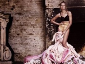 'Todo o nada': el Museo Thyssen acoge las fotografías de Mario Testino