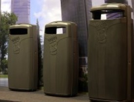 Madrid terminará la renovación de papeleras este mes