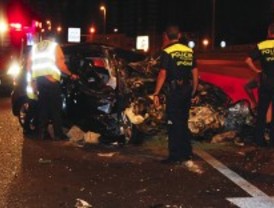 Seis jóvenes heridos al caer con su coche desde una altura de siete metros