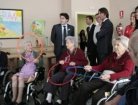 David Pérez visita la residencia de mayores AMMA de Alcorcón
