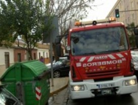 Un hombre con síndrome de diógenes muere en el incendio de su casa en Utrera