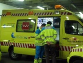 Cuatro jóvenes heridos al chocar su coche con una farola en Kinépolis