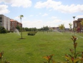 Los parques y zonas verdes de Parla a punto para el verano
