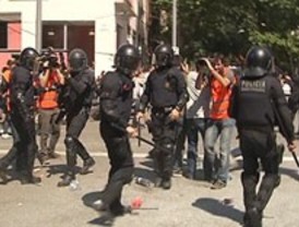 Acampada Sol condena la violencia en el Parlamento catalán