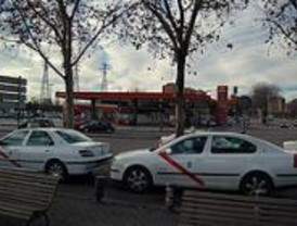 Los discapacitados protestan por la subida de las tarifas de los taxis
