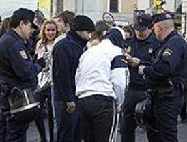 Querella contra 60 antisistema por un delito de tenencia ilícita de armas