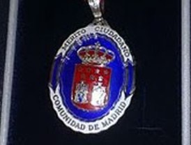 Medalla para el joven apuñalado al defender a una mujer