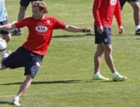 Cerezo niega ofertas desde Barcelona y Manchester por Diego Forlán
