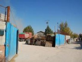 El Ayuntamiento derriba 14 construcciones abandonadas en la Cañada Real