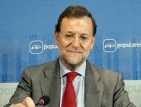 Rajoy pide a Zapatero 'un gesto de grandeza' para que los españoles 'puedan volver a elegir'