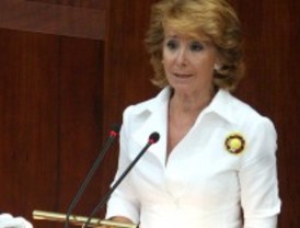 Aguirre asegura que ella destapó el Gürtel y pide al PSOE que también aparte a sus imputados