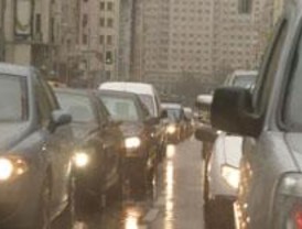 Ni el puente se libra de los atascos matutinos a causa de la lluvia