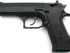 El agente acusado por homicidio dice que su arma se disparó 'involuntariamente'