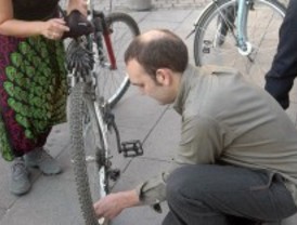 La Fundación Movilidad inicia un proyecto para llevar bicis a los campamentos saharauis
