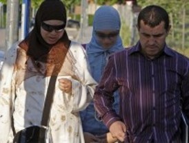 Najwa vuelve a clase acompañada de sus padres