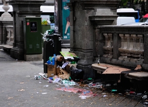 Cinco detenidos y ocho contenedores quemados en la quinta jornada de la huelga de limpieza