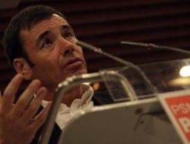 Gómez arremete de nuevo contra Sarkozy por la deportación de gitanos