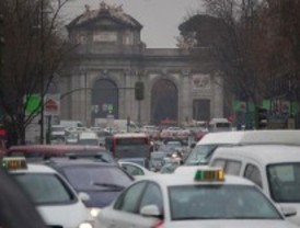 La lluvia y el frío alargan la hora punta