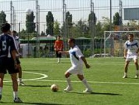 La región tendrá césped artificial en 50 campos de fútbol municipales