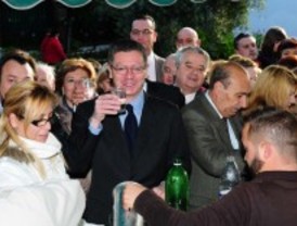 Madrileños y visitantes en la Pradera