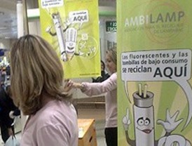 Juegos y regalos para fomentar el reciclaje de lámparas en Hipercor