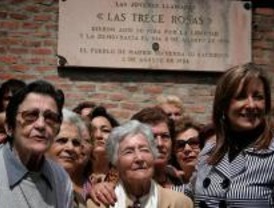 Homenaje a las 'Trece Rosas' en la Almudena