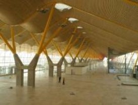 Muere un pasajero por infarto tras aterrizar en Barajas