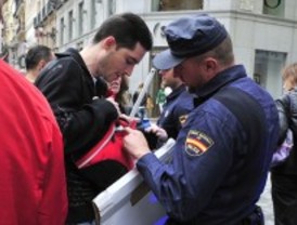 La acampada de Sol pone a la Administración y a la Policía en jaque