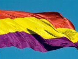IU planteará un referéndum entre Monarquía o República