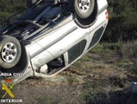 Sufre un accidente cuando intentaba huir de la Guardia Civil con el coche cargado de hachís