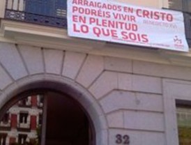 Denuncian que Educación tiene pancartas de la JMJ en su fachada