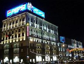 PSOE denuncia que sólo 55 de los 2.000 carteles luminosos de Madrid tienen licencia