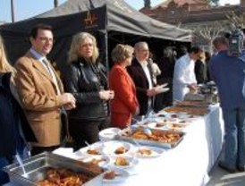 Degustación de torrijas en Alcalá por el cocinero Mario Sandoval
