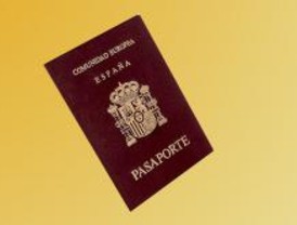 Al mes se detectan en Barajas 300 visados y pasaportes falsos