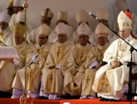 Los curas de Rouco ya pueden rezar en el rosario de El Escorial