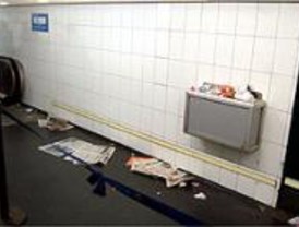 En huelga los trabajadores de limpieza del metro