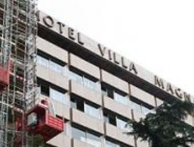 Un incendio en el Hotel Villamagna provoca una gran columna de humo