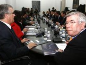 Los partidos aislan al PP para hablar del dinero municipal
