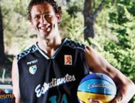 Los jugadores de Estudiantes te llevan el abono de la temporada 2009-10 a tu casa