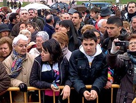 Aguirre y Gallardón esquivan a los vecinos en Las Rosas para evitar sus protestas