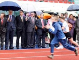 Tres Cantos estrena pista de atletismo en el polideportivo de La Luz