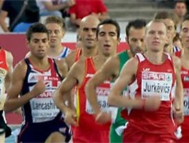 Arturo Casado pasa cómodo a la final de 1.500
