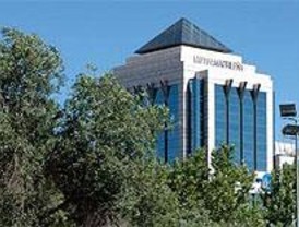 Mutua Madrileña negocia con Lukoil la venta de su participación del 2% en Repsol