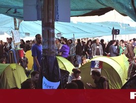 Tranquilidad en la Puerta del Sol tras la quinta noche de acampada