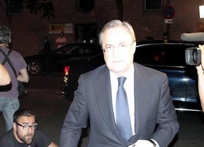 Florentino Pérez en la capilla ardiente de Isidoro Álvarez, presidente de El Corte Inglés.