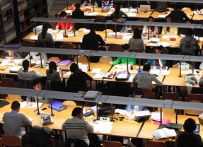 La biblioteca Leon Tolstoi de Las Rozas amplía su horario por los exámenes