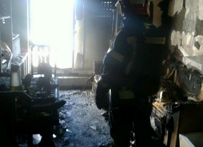 Herido muy grave al inhalar humo en el incendio de su vivienda